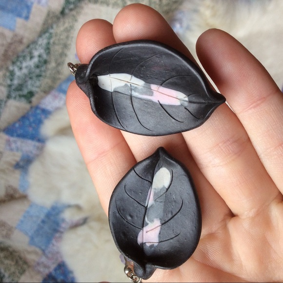 Cray Leaf Earring Black & Baby Pink - Picture 4 of 7